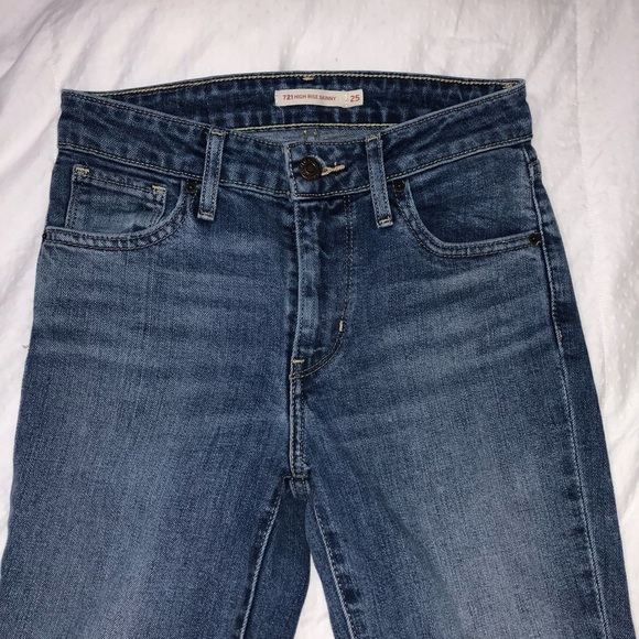 Women’s Levi High Rise Skinny Jeans - Picture 3 of 6